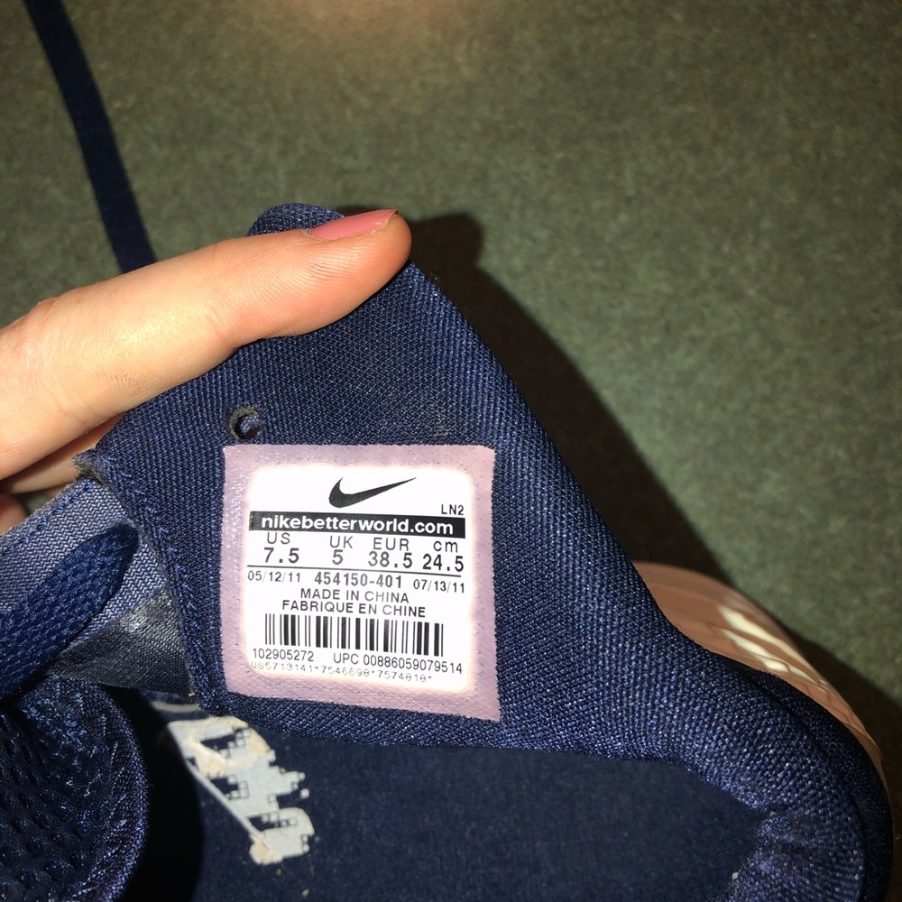 Nike Hyperdunk Basketball Shoes View 4